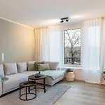 Shiny Homes - Center With Parking Place