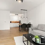 Shiny Homes - Center With Parking Place