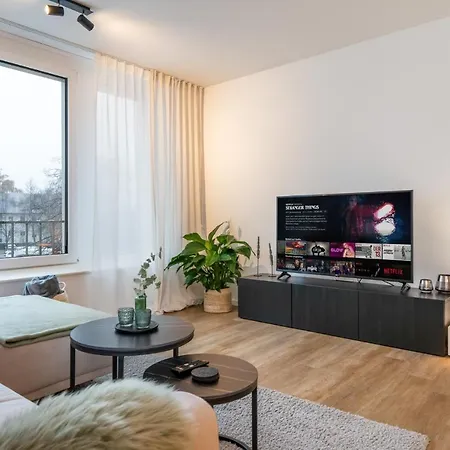 Shiny Homes - Center With Parking Place