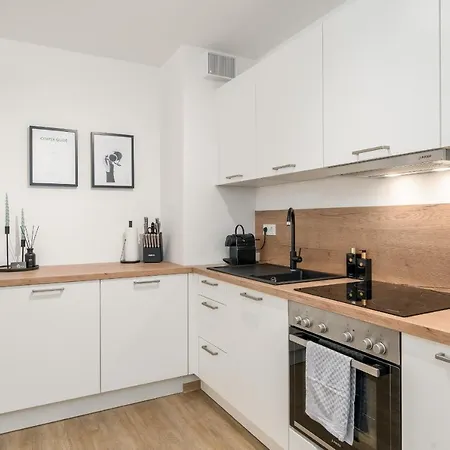 Shiny Homes - Center With Parking Place