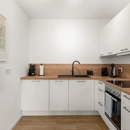 Shiny Homes - Center With Parking Place