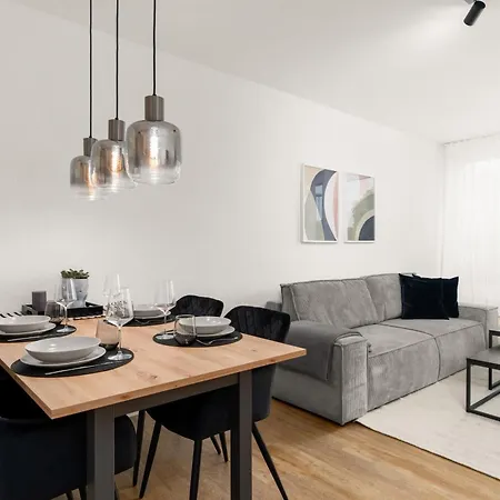 Shiny Homes - Center With Parking Place Lägenhet *