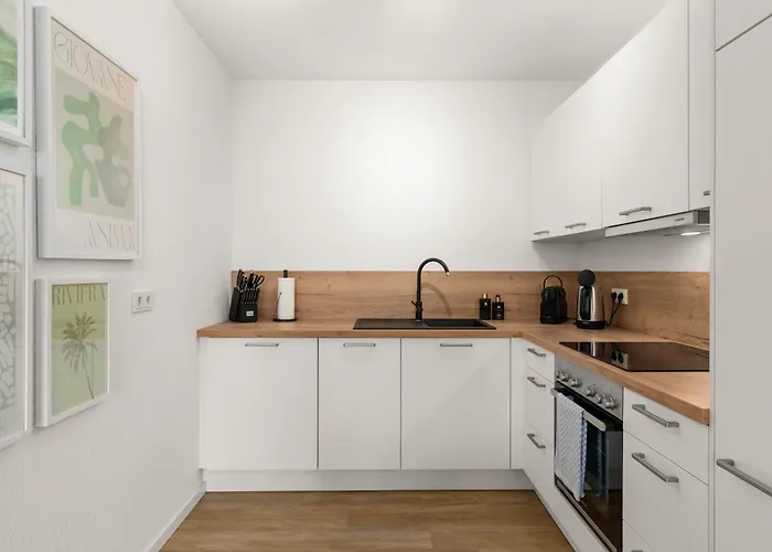 Shiny Homes - Center With Parking Place